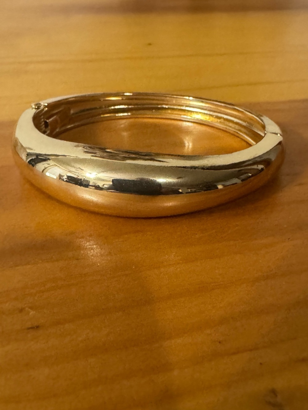 GOLD TONE HINGED BRACELET